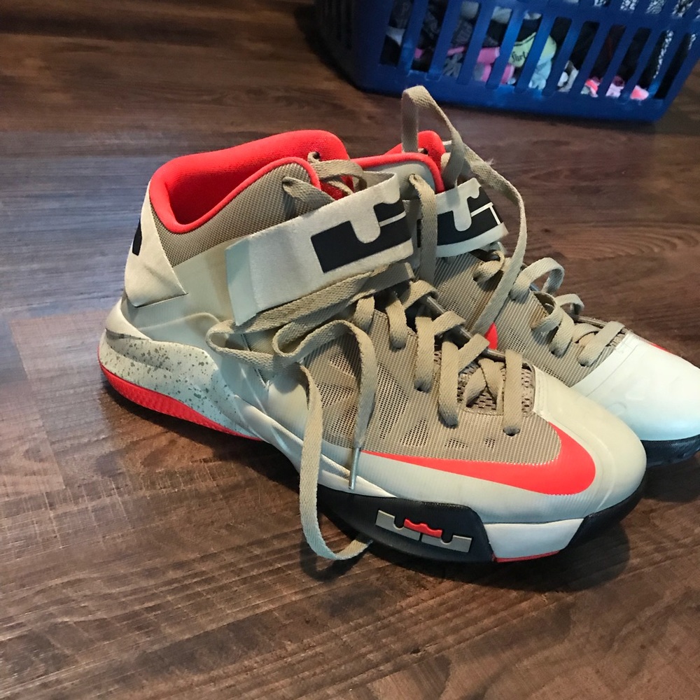 Lebron James basketball shoes